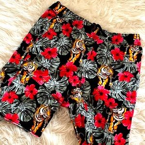 No Boundaries Mens Tiger/Flower cargo shorts
